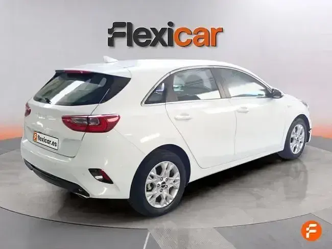 Usado Kia Ceed 136 CV (100 kW) 2023 Blanco Utilitario