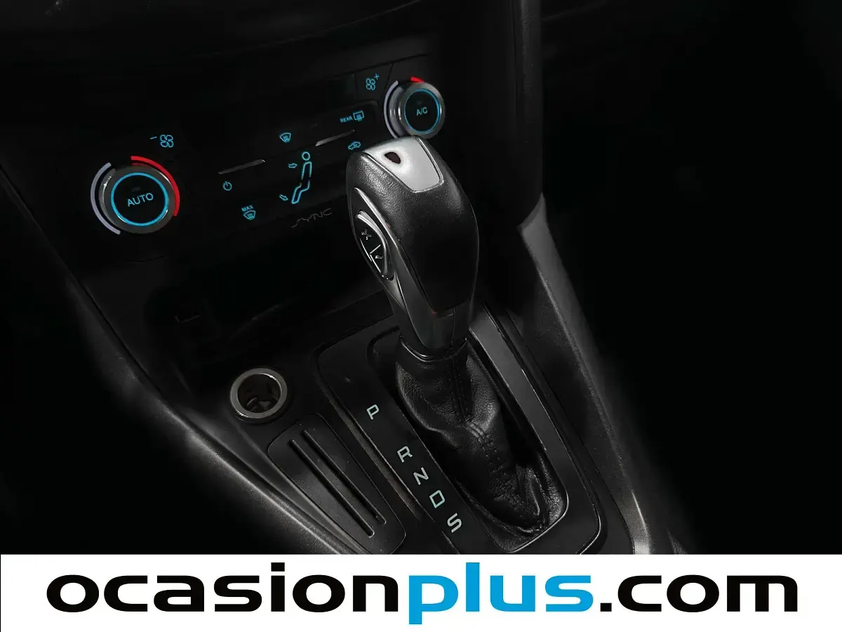Usado Ford Focus Trend+ 120 CV (88 kW) 2017 Negro Utilitario