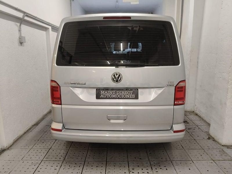 Usado VW Caravelle Trendline 114 CV (83 kW) 2016 Gris / plata Monovolumen