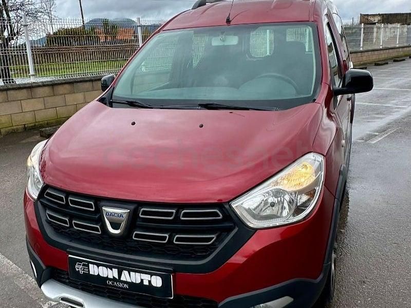 Usado Dacia Dokker Essentiel 95 CV (69 kW) 2019 Granate Monovolumen