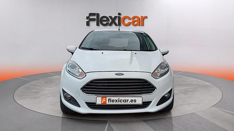 Usado Ford Fiesta Trend 101 CV (74 kW) 2016 Blanco Berlina
