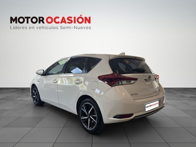 Usado Toyota Auris Hybrid 180 CV (132 kW) 2018 Blanco Berlina