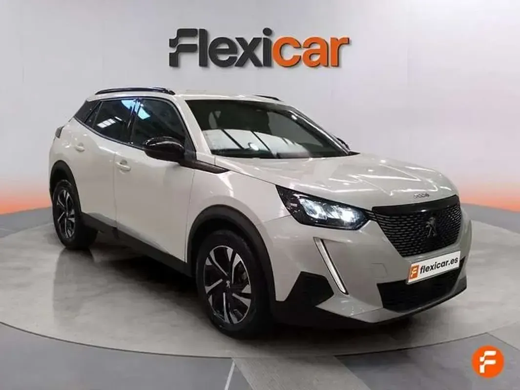 Usado Peugeot 2008 Allure 131 CV (96 kW) 2023 Blanco SUV