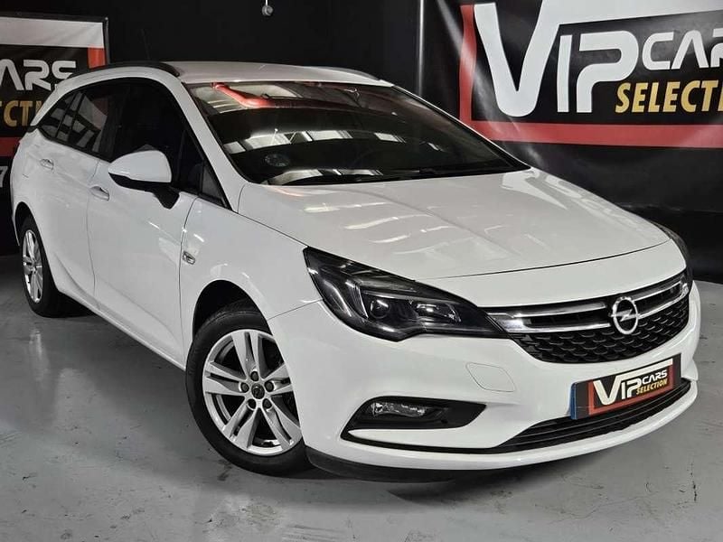 Usado Opel Astra Selective 110 CV (80 kW) 2019 Blanco Familiar