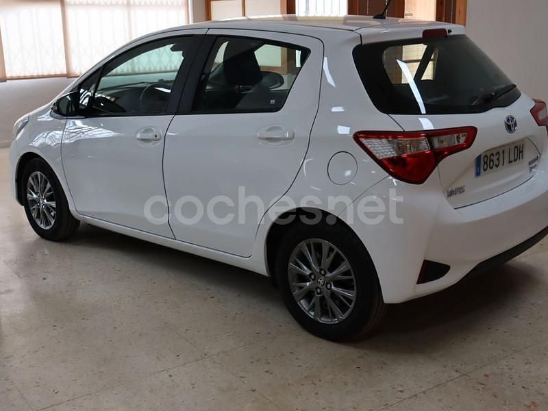 Blanco Usado 2020 Toyota Yaris Hybrid Active Berlina | 13.000 € (Super precio) - Imagen 1/4