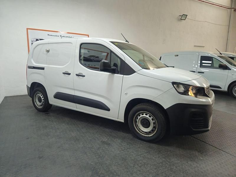Usado Peugeot Partner Premium 100 CV (73 kW) 2022 Blanco Monovolumen
