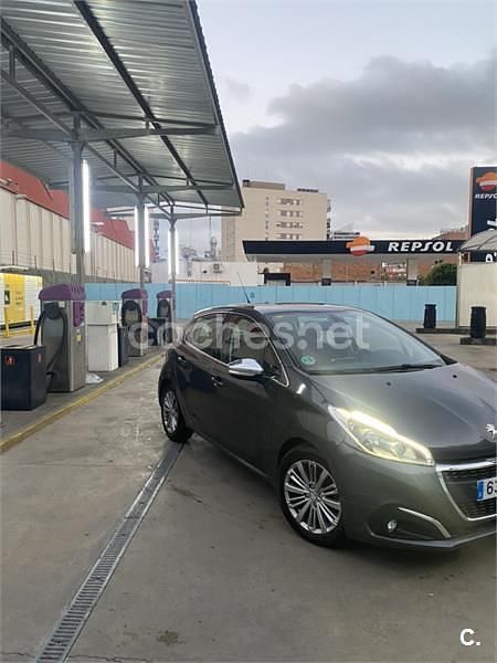 Gris / plata Usado 2016 Peugeot 208 Style Utilitario | 7200 € (Precio justo) - Imagen 1/2