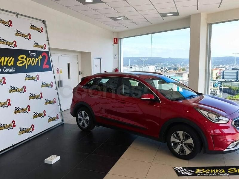 Usado Kia Niro 141 CV (103 kW) 2019 Granate SUV