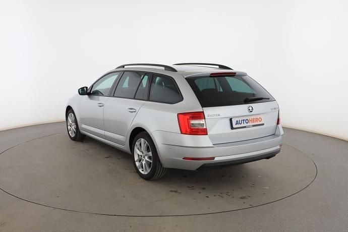 Usado Skoda Octavia 150 CV (110 kW) 2017 Gris Familiar