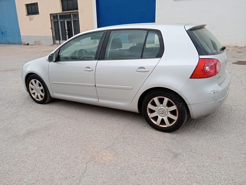 Usado VW Golf IV Highline 140 CV (102 kW) 2004 Gris