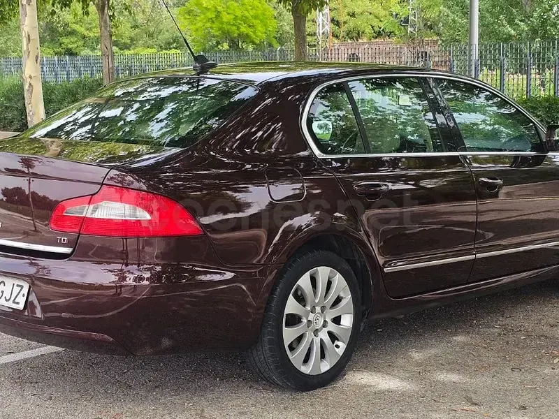 Usado Skoda Superb Elegance 140 CV (102 kW) 2008 Granate Berlina