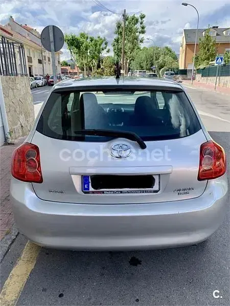 Usado Toyota Auris Luna 90 CV (66 kW) 2007 Gris / plata Utilitario