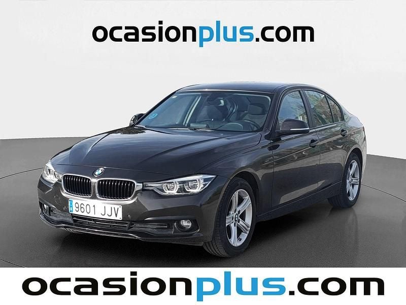 Usado BMW 318 150 HP (110 kW) 2015 Preto Sedan