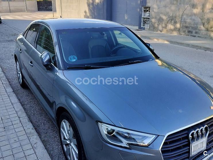 Usado Audi A3 Design 116 CV (85 kW) 2018 Gris / plata Berlina