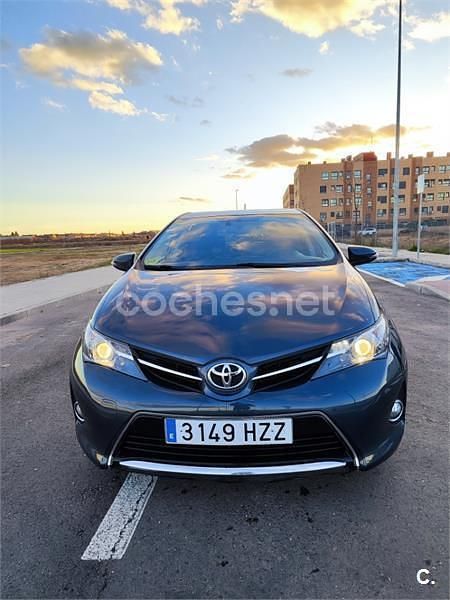 Usado Toyota Auris 90 CV (66 kW) 2014 Azul Berlina