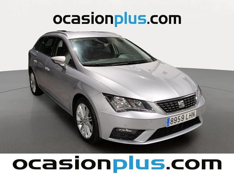 Usado Seat Leon XCELLENCE 150 CV (110 kW) 2020 Gris plata Monovolumen