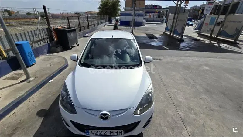 Usado Mazda 2 Style 75 CV (55 kW) 2011 Blanco Utilitario