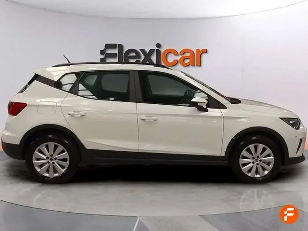 Usado Seat Arona Reference 95 CV (69 kW) 2022 Blanco SUV