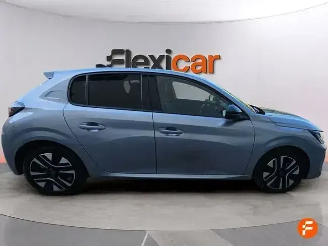 Usado Peugeot 208 Allure 100 CV (73 kW) 2025 Gris Utilitario