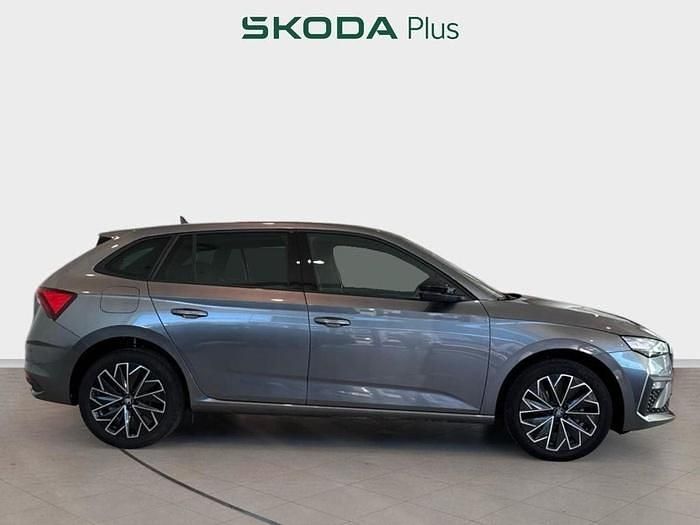 Usado Skoda Scala 115 CV (84 kW) 2025 Gris Utilitario