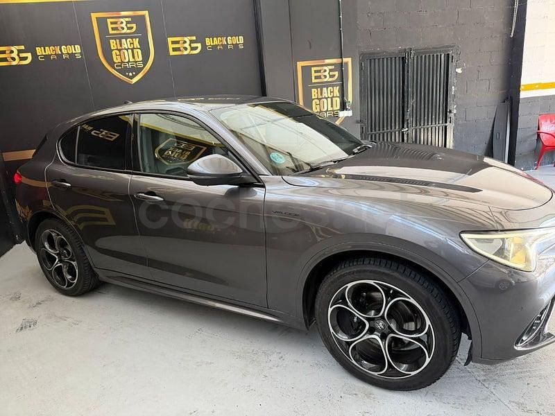 Usado Alfa Romeo Stelvio Veloce 210 CV (154 kW) 2022 Gris / plata SUV
