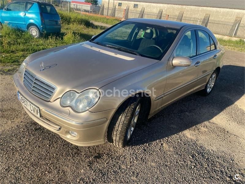 Beige Usado 2004 Mercedes C270 Avantgarde Berlina | 4300 € (Un poco caro) - Imagen 1/4