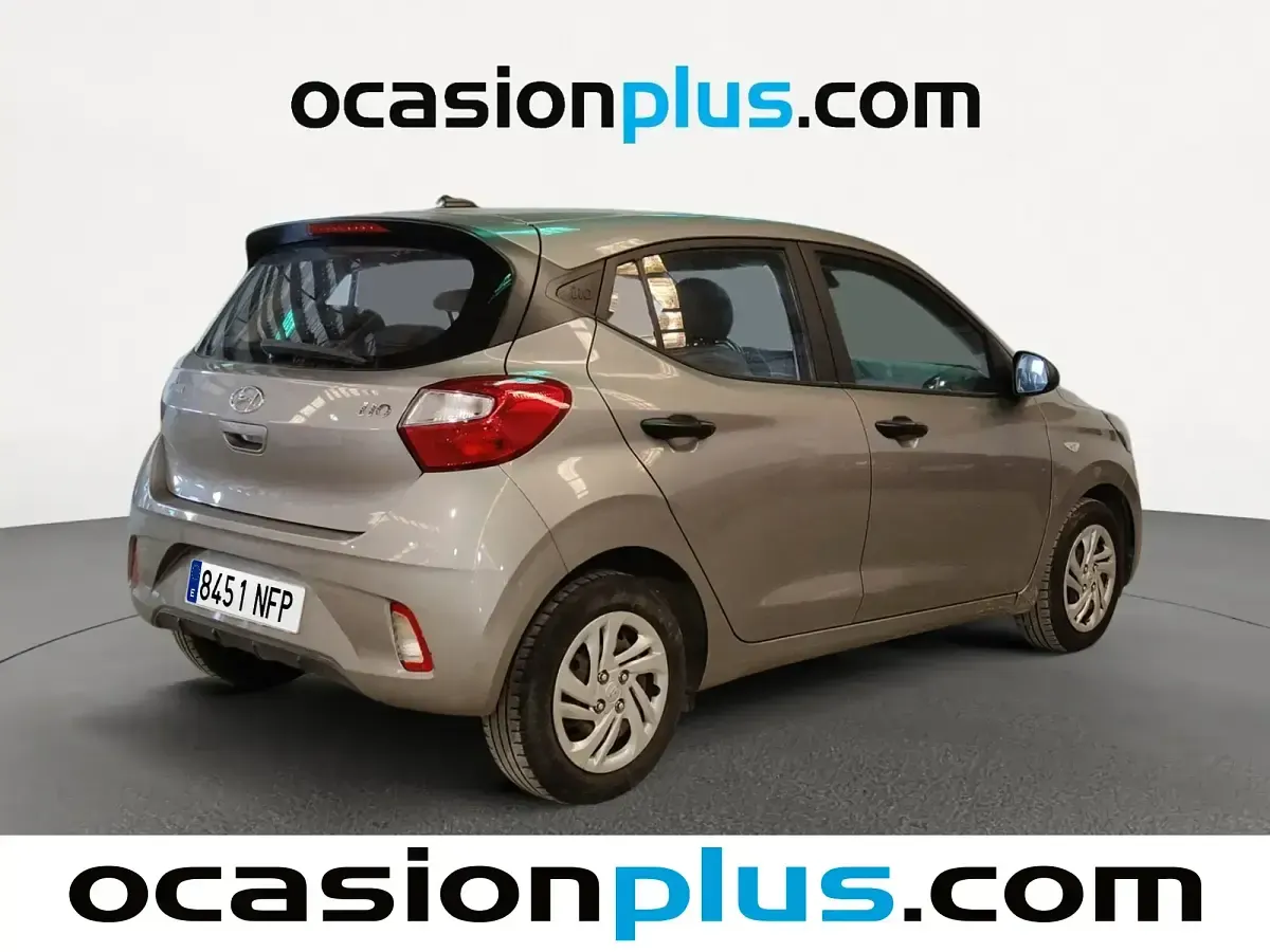 Usado Hyundai i10 67 CV (49 kW) 2022 Gris / plata Utilitario