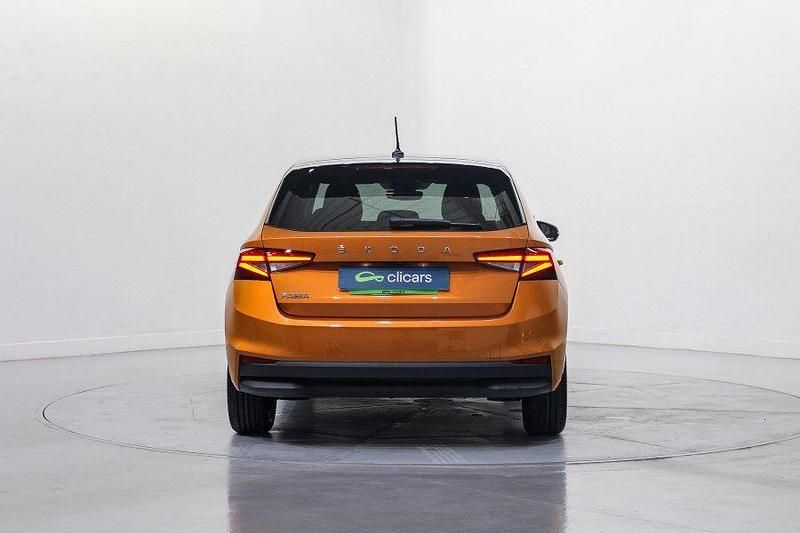 Usado Skoda Fabia Style 110 CV (80 kW) 2021 Naranja Berlina