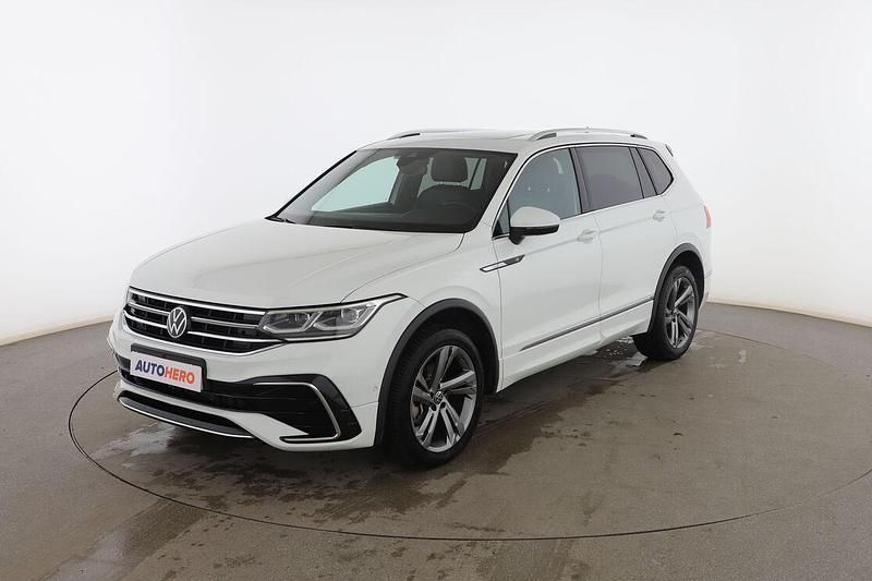 Blanco Usado 2022 VW Tiguan Allspace R-line SUV | 34.599 € (Un poco caro) - Imagen 1/3