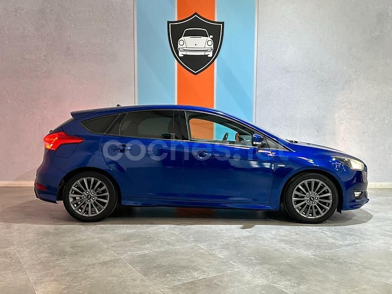 Usado Ford Focus ST-Line 125 CV (91 kW) 2017 Azul Berlina