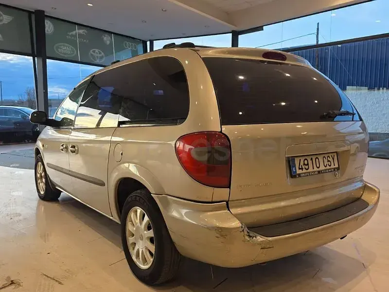 Usado Chrysler Voyager 140 CV (102 kW) 2004 Gris / plata Monovolumen
