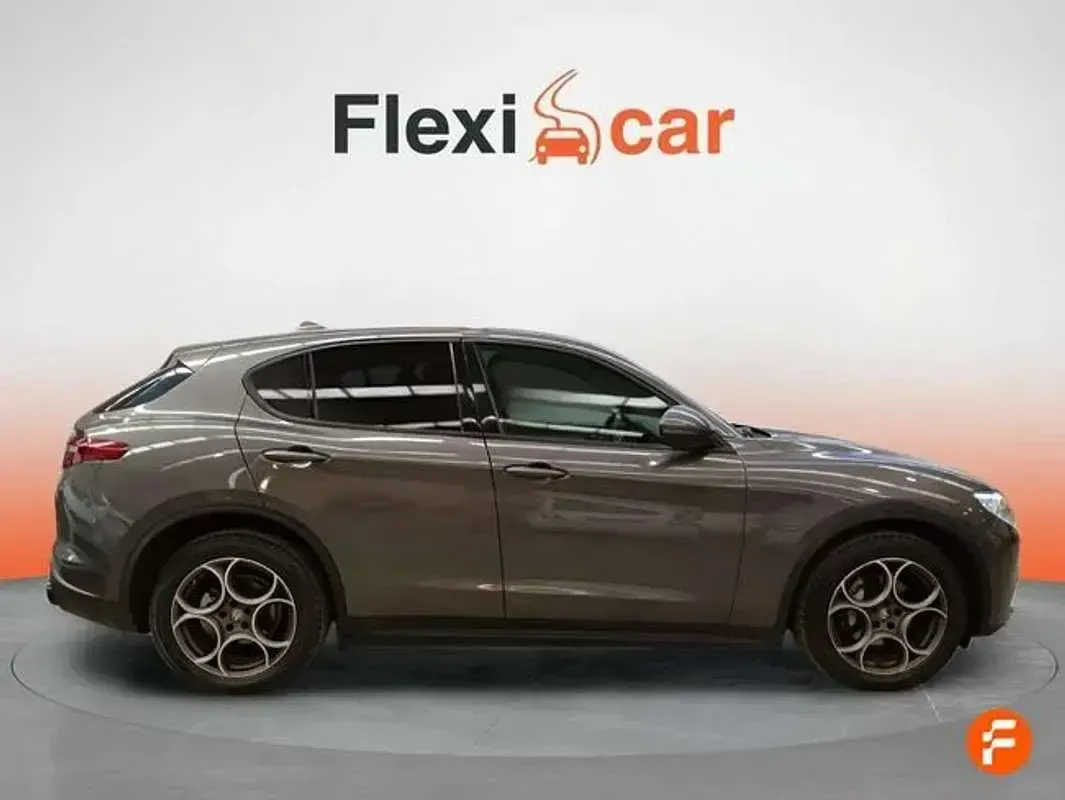 Usado Alfa Romeo Stelvio Sprint 160 CV (117 kW) 2022 Gris SUV