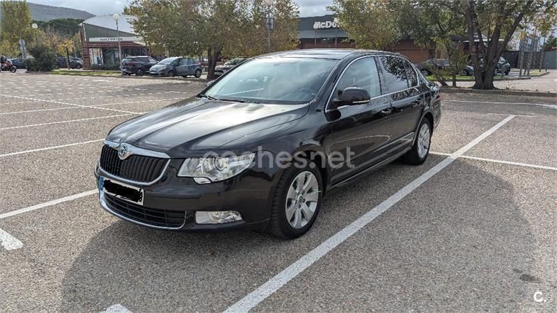 Negro Usado 2011 Skoda Superb Ambition Berlina | 9000 € (Precio justo) - Imagen 1/4