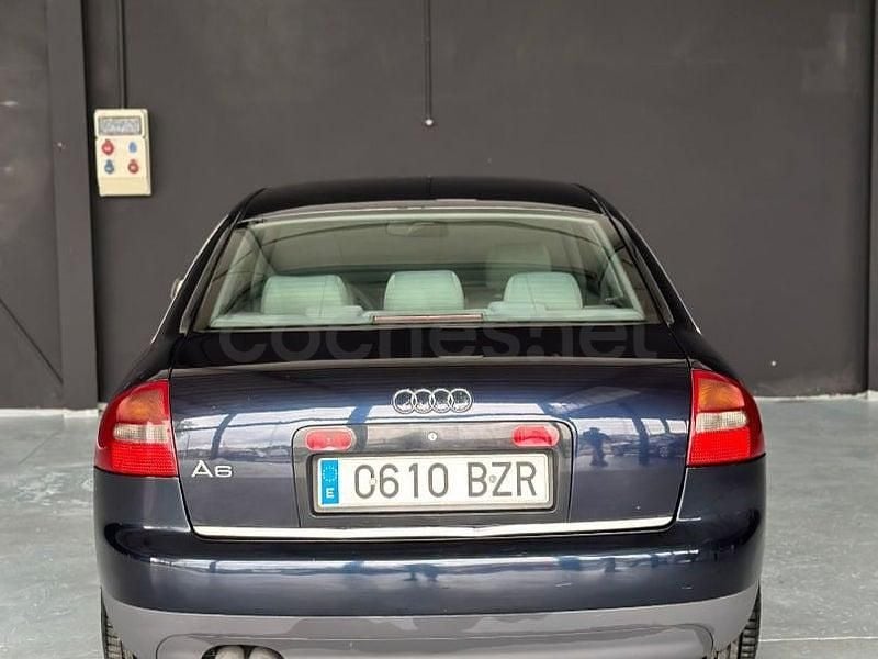 Usado Audi A6 Ambiente 130 CV (95 kW) 2002 Negro Berlina