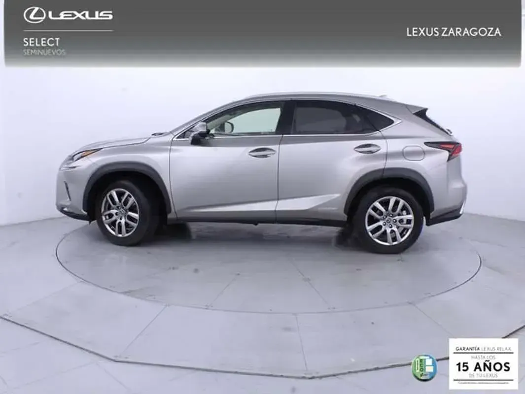 Usado Lexus NX300h Executive Line 197 CV (144 kW) 2018 Gris SUV