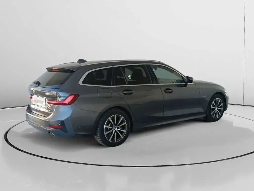 Usado BMW 320e 204 CV (150 kW) 2022 Gris Familiar
