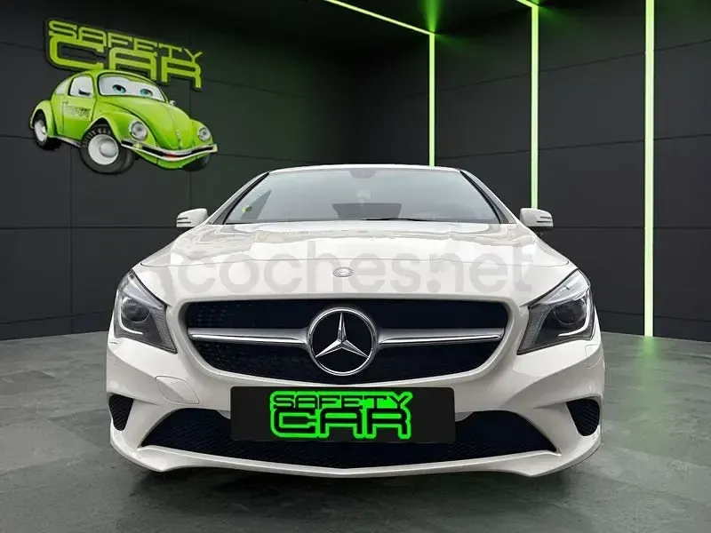 Usado Mercedes CLA200 136 CV (100 kW) 2013 Blanco Berlina
