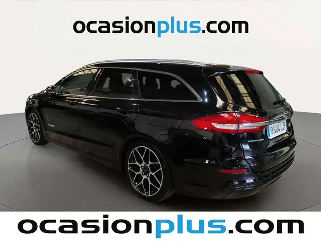 Usado Ford Mondeo Trend 187 CV (137 kW) 2020 Negro Familiar