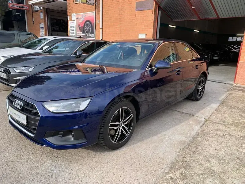 Usado Audi A4 Advanced Plus 136 CV (100 kW) 2020 Azul Berlina