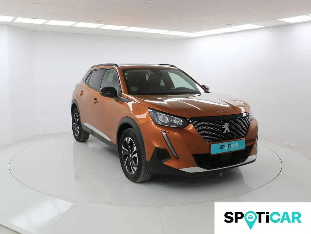 Usado Peugeot 2008 Allure 101 CV (74 kW) 2022 Naranja SUV