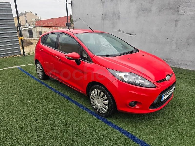 Usado Ford Fiesta Titanium 90 CV (66 kW) 2009 Rojo Utilitario