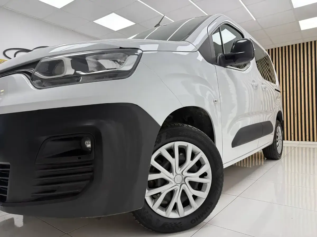 Usado Fiat Doblò Feel 130 CV (95 kW) 2023 Blanco Monovolumen