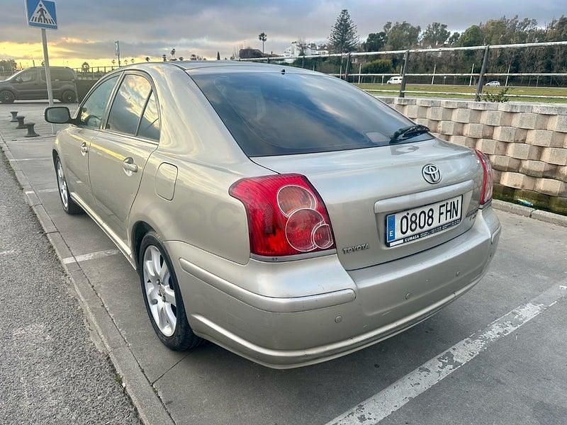 Usado Toyota Avensis Executive 126 CV (92 kW) 2006 Beige Berlina