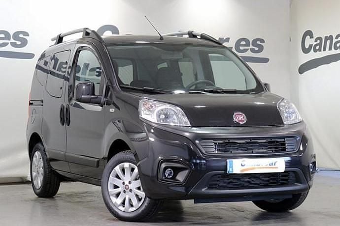 Usado Fiat Qubo Lounge 77 CV (56 kW) 2018 Negro Monovolumen