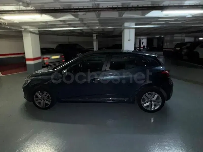 Usado Renault Clio IV Zen 100 CV (73 kW) 2019 Gris / plata Berlina