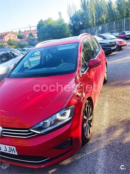 Usado VW Golf Sportsvan Sportline 150 CV (110 kW) 2015 Rojo Monovolumen