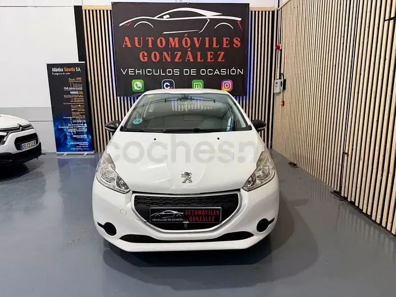 Usado Peugeot 208 Access 82 CV (60 kW) 2014 Blanco Utilitario