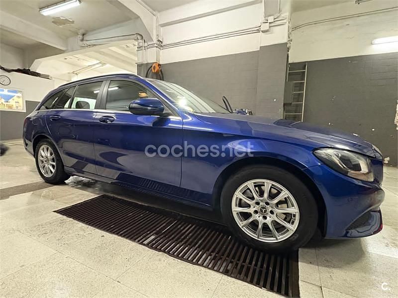 Usado Mercedes C200 170 CV (125 kW) 2018 Azul Familiar