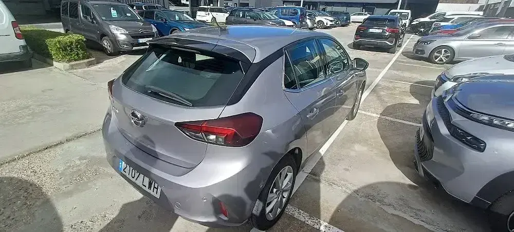 Usado Opel Corsa Elegance 102 CV (75 kW) 2022 Gris Utilitario