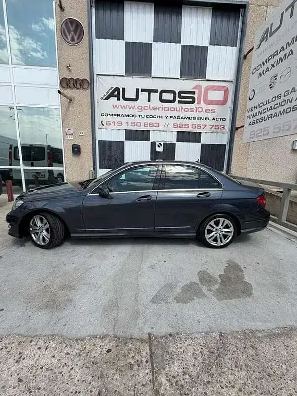 Usado Mercedes C200 136 CV (100 kW) 2013 Gris Berlina